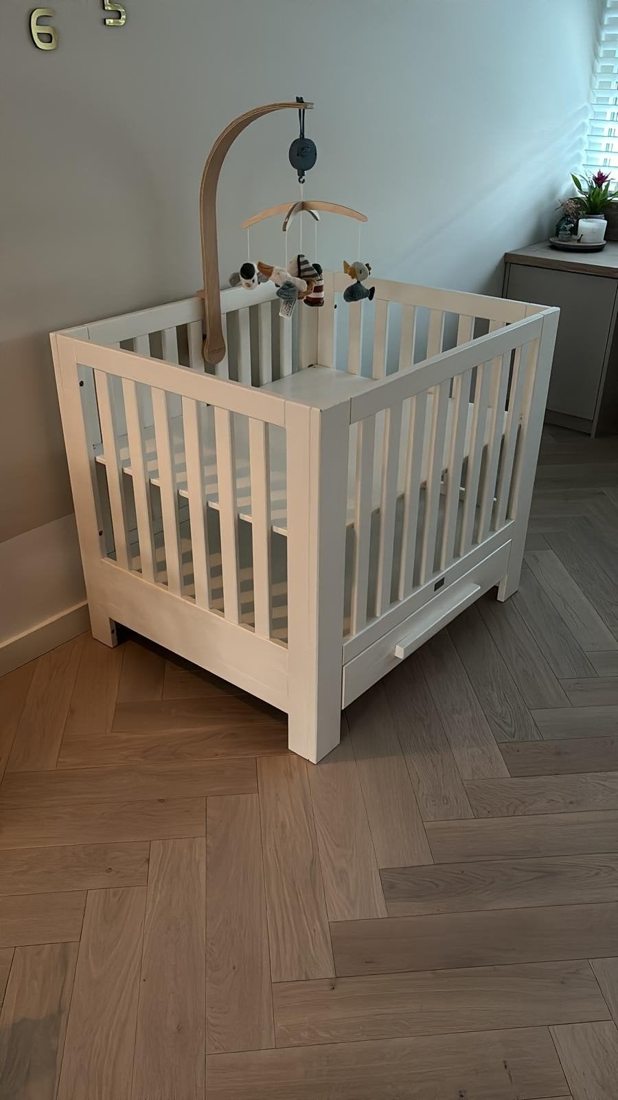 Box met lade, matras, boxmobiel en 2 boxkleden - 105x80cm, Kinderen en Baby's, Boxen, Ophalen, Zo goed als nieuw, Rechthoekig