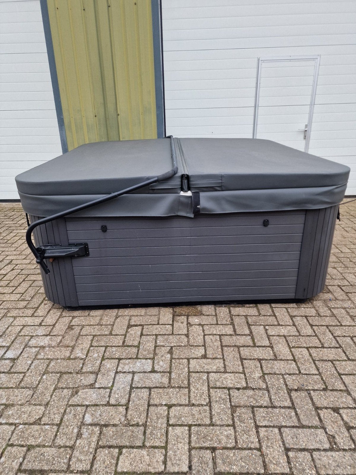 Luxe Jacuzzi  Nieuwe onderdelen, Ophalen, Zo goed als nieuw, Afdekzeil, Vast