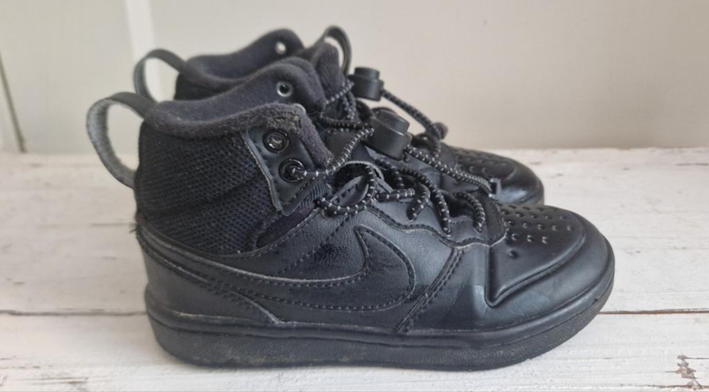 Nike schoenen zwart maat 27,5, Kinderen en Baby's, Kinderkleding | Schoenen en Sokken, Schoenen, Ophalen of Verzenden, Zo goed als nieuw