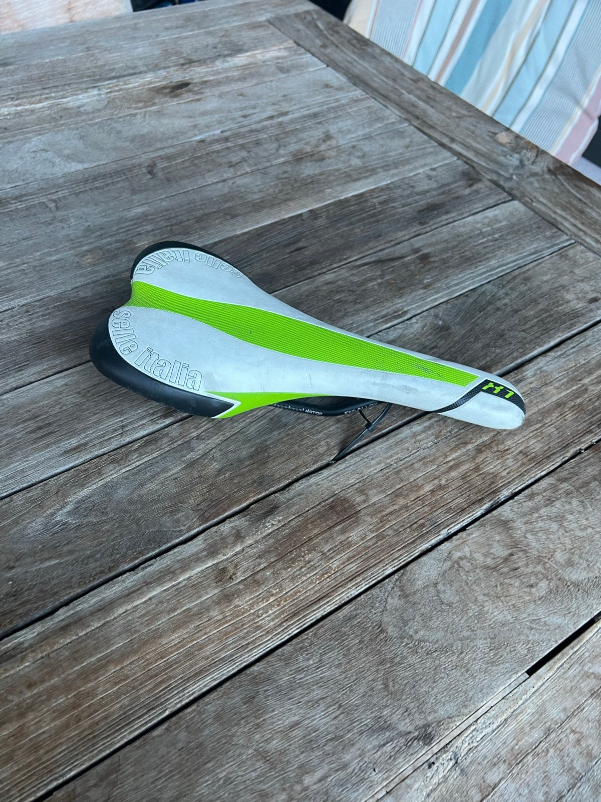 Selle Italia Fi'zi:k fietszadel - Wit/Groen, Fietsen en Brommers, Overige materialen, Ophalen of Verzenden, Zo goed als nieuw