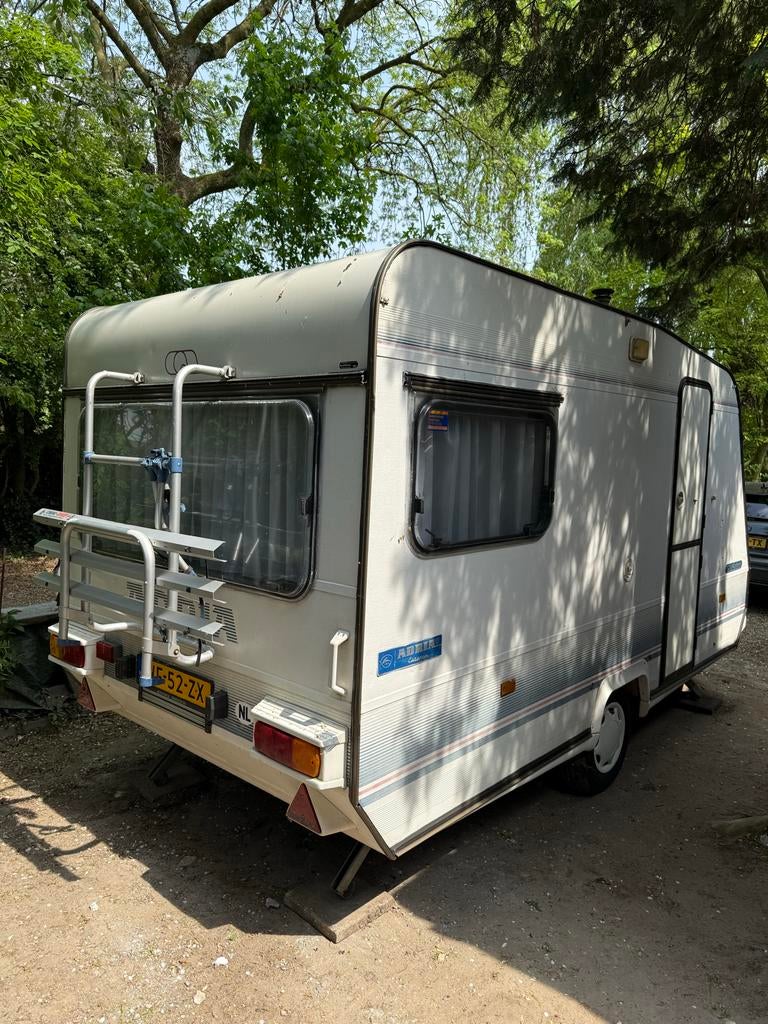Adria Optima Caravan - Compact en Compleet, Caravans en Kamperen, Caravans, Particulier, tot en met 3, 750 - 1000 kg, Standaardzit