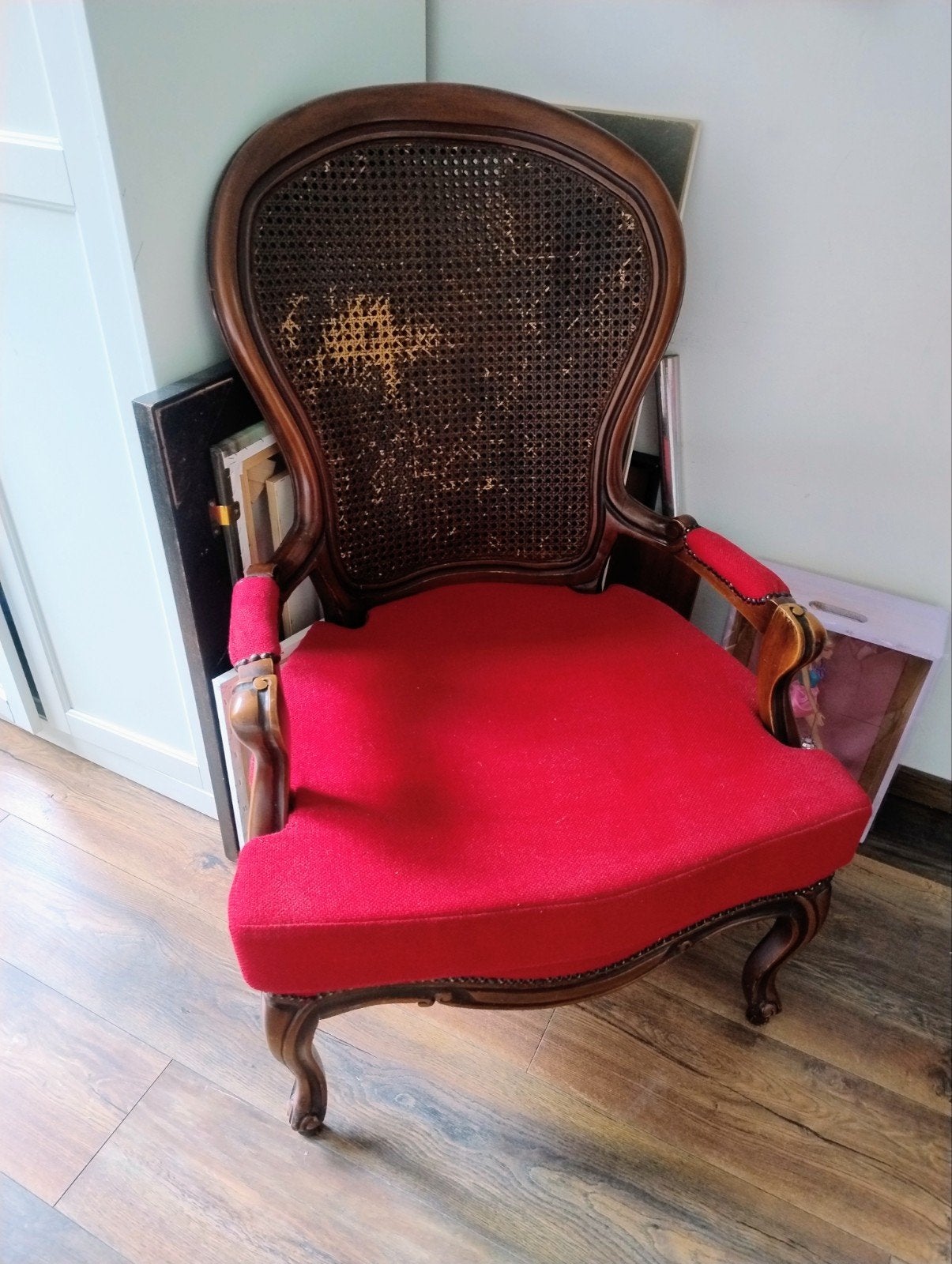 Klassieke vintage fauteuil met rode bekleding – Uniek meubel, Ophalen