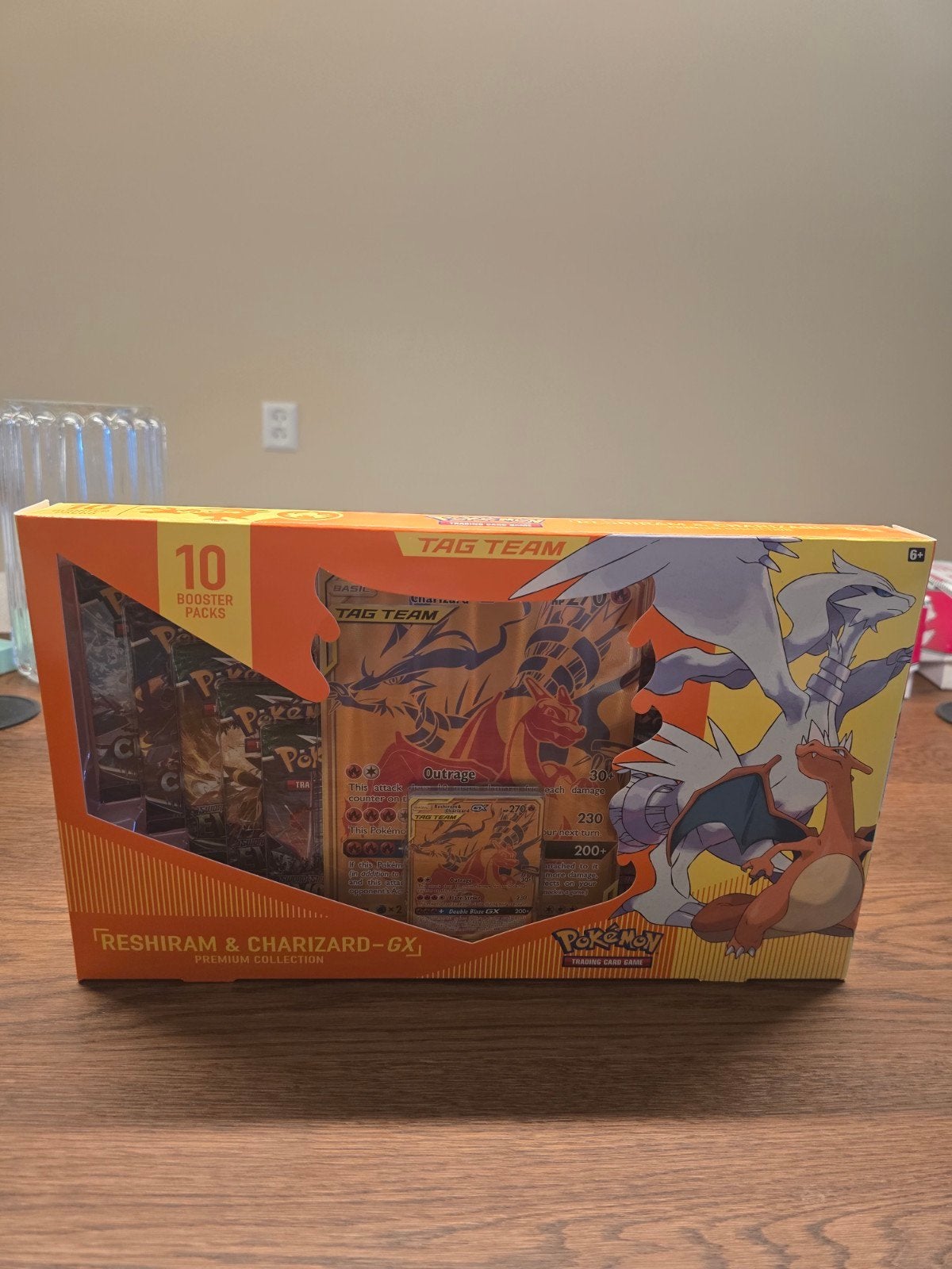 Pokémon TCG Reshiram & Charizard-GX Premium Collection, Ophalen of Verzenden, Nieuw, Boosterbox