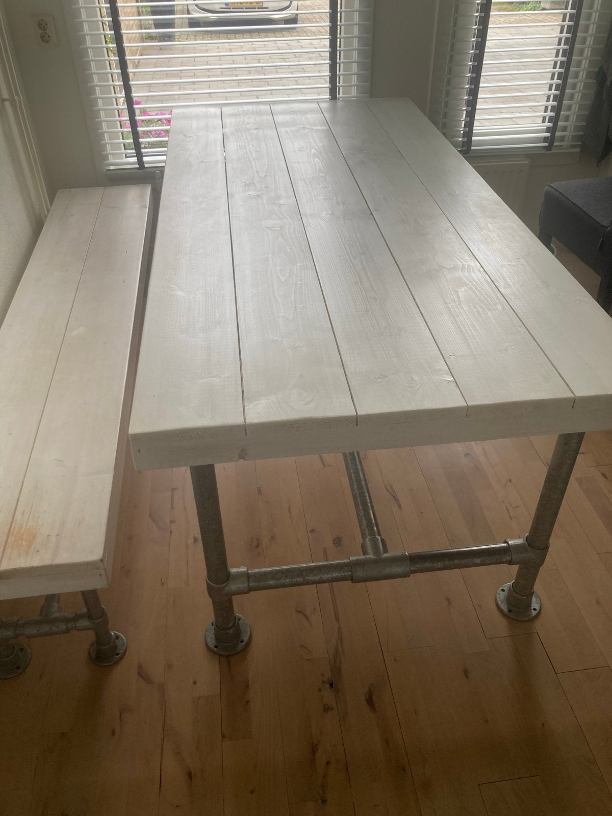 Robuuste eettafel met bijpassende bank (industrieel), Huis en Inrichting, Ophalen, Gebruikt, 50 tot 100 cm, Vijf personen of meer