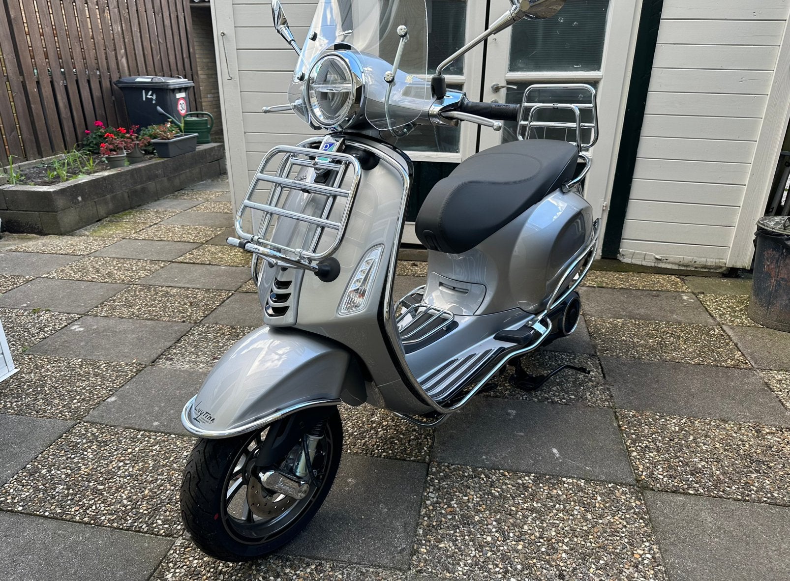 Vespa Elettrica 2022 grijs, Ophalen, Zo goed als nieuw