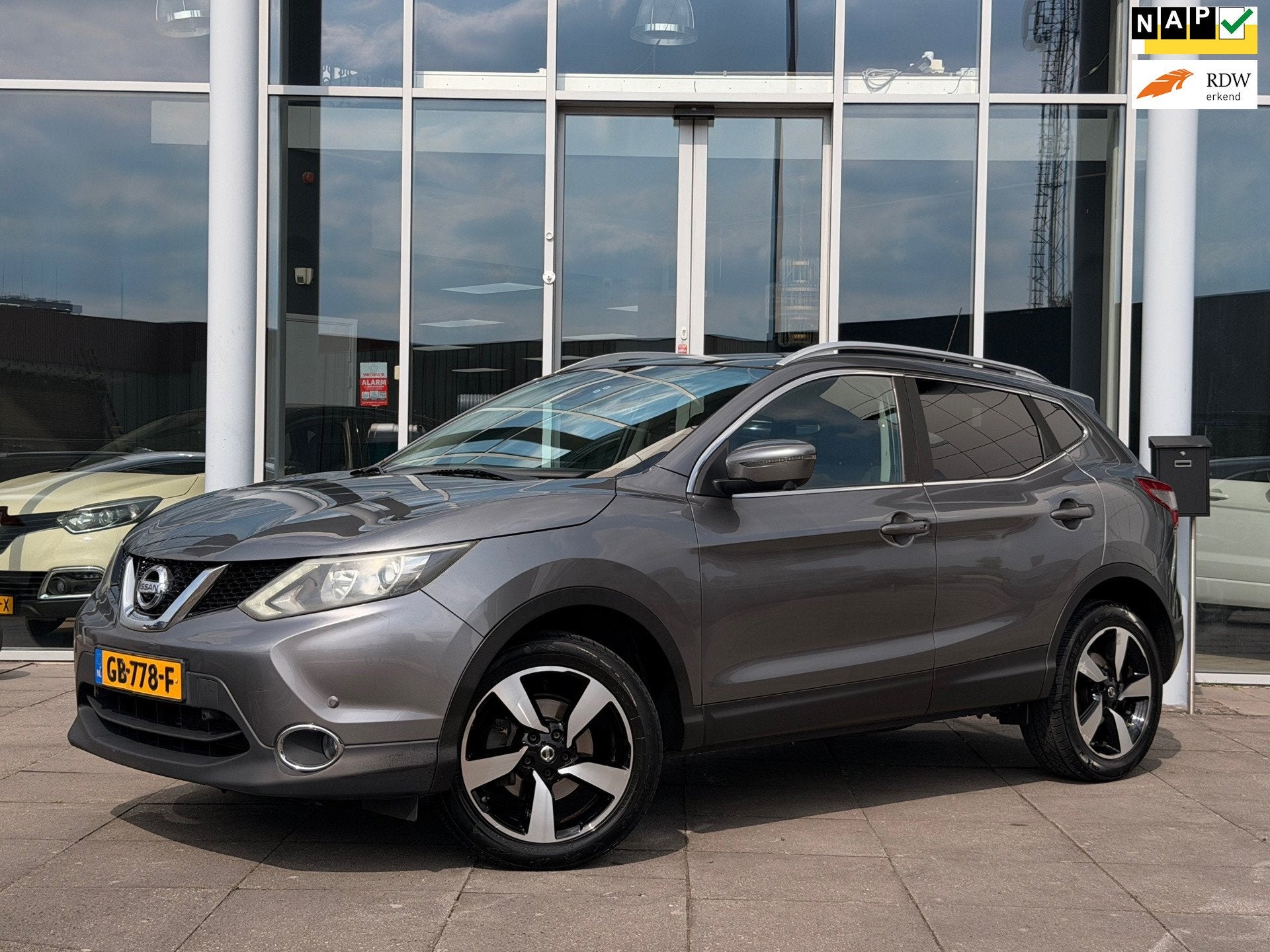 Nissan Qashqai 1.2 Connect Edition|360Cam|Pano|Nap|Keyless, Voorwielaandrijving, Euro 5, Gebruikt, Huisgarantie