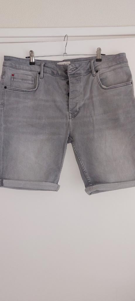 Anti Blue (The Sting) korte lichtgrijze short XL, Ophalen of Verzenden, Gedragen, Grijs, Anti Blue