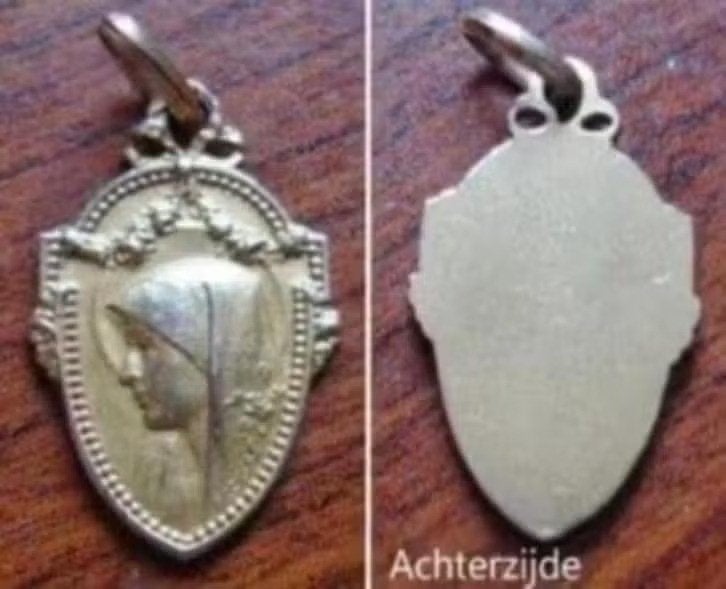 Plaquetgouden christelijk medailletje met Maria., Verzenden, Overige materialen, Buitenland