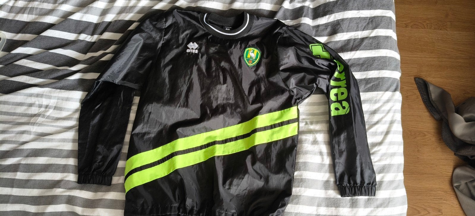 Errea voetbalshirt/trainingsshirt zwart/groen, Kleding | Heren, Zwart, Overige maten, Ophalen of Verzenden, Zo goed als nieuw