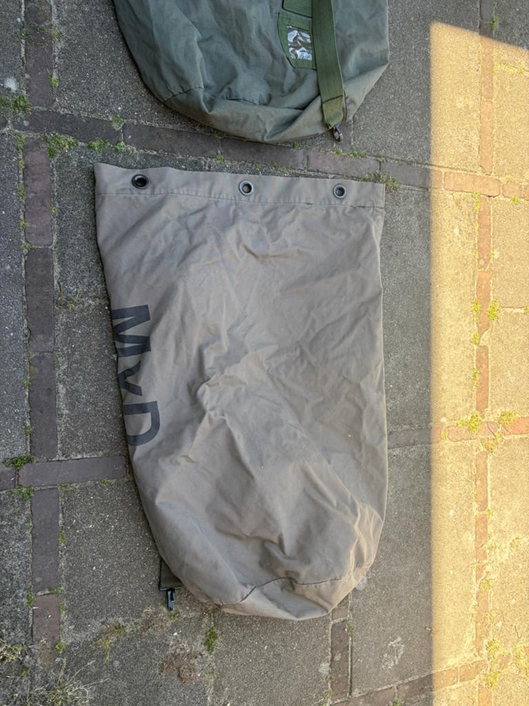 Twee grote militaire plunjezakken, Ophalen of Verzenden, Landmacht, Nederland