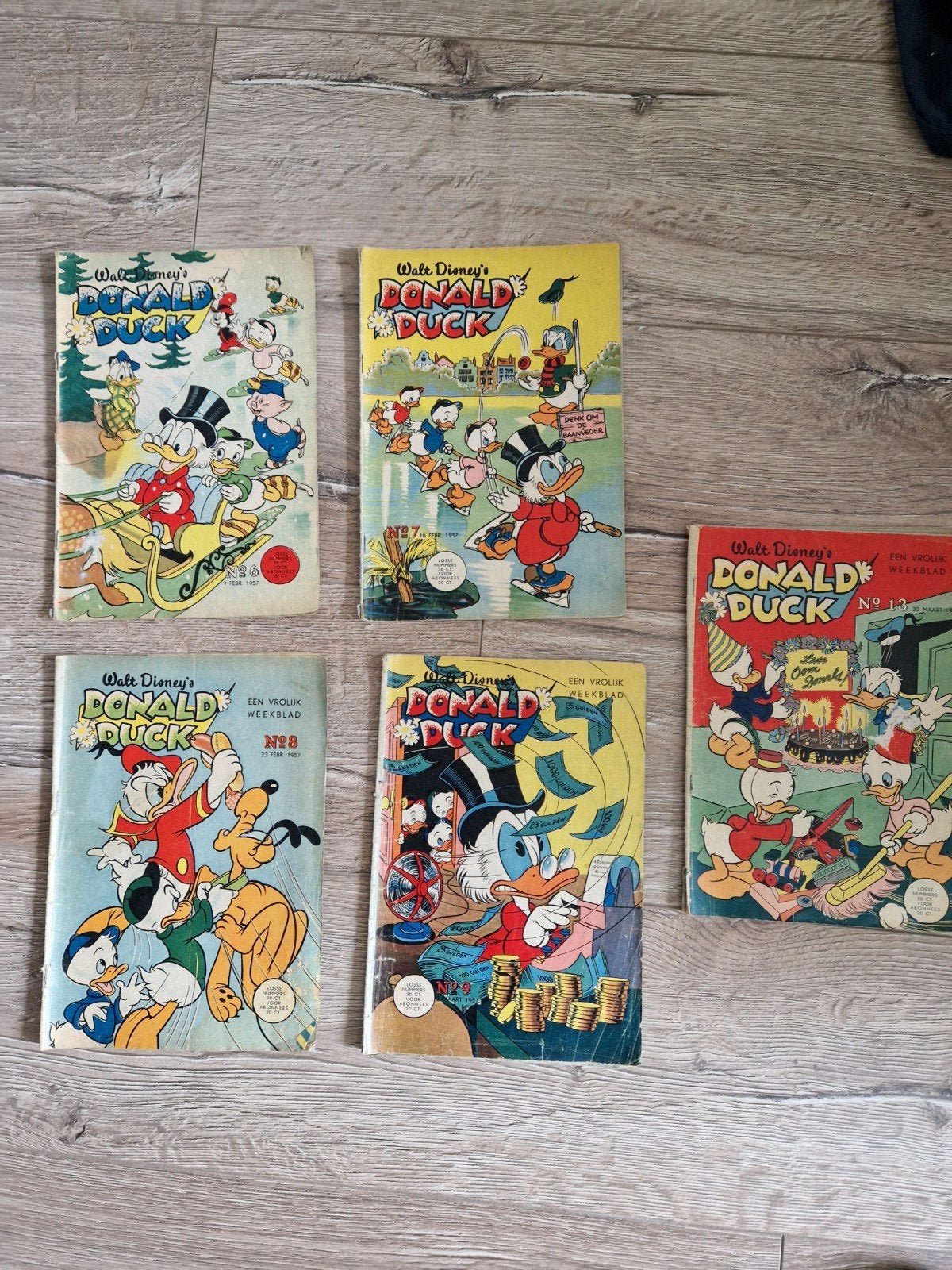 5 Donald Ducks uit 1957, Boeken, Gelezen, Europa, Ophalen of Verzenden, Meerdere comics