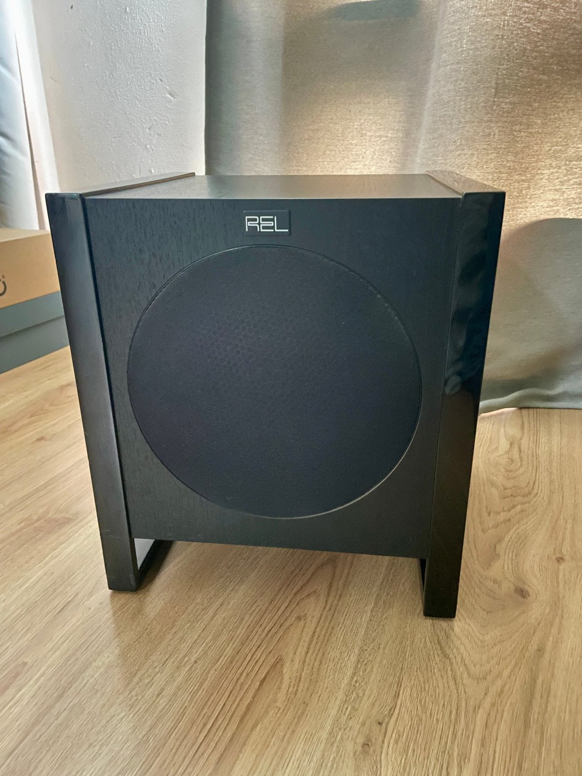 REL T1 Subwoofer 300 Watt kleur Zwart, Gebruikt, Inclusief kabels, Subwoofer, Ophalen
