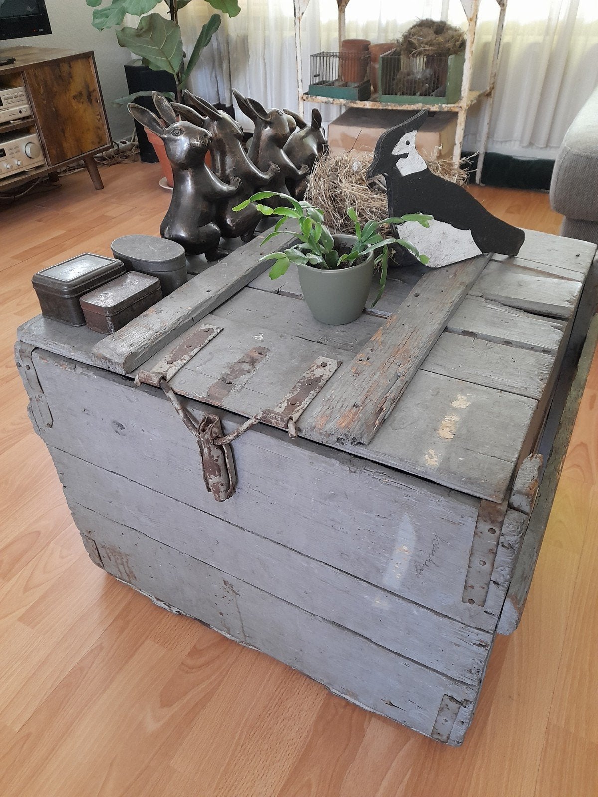 Antieke opbergkist als salontafel, Ophalen