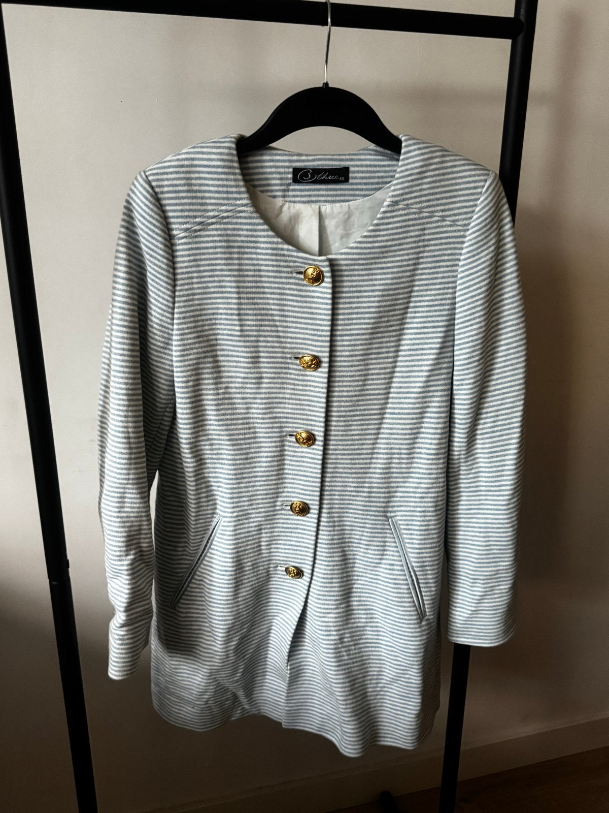 Nieuw Bthree gestreept vest met gouden knopen maat 40, Ophalen of Verzenden, Nieuw, Maat 38/40 (M), Blauw