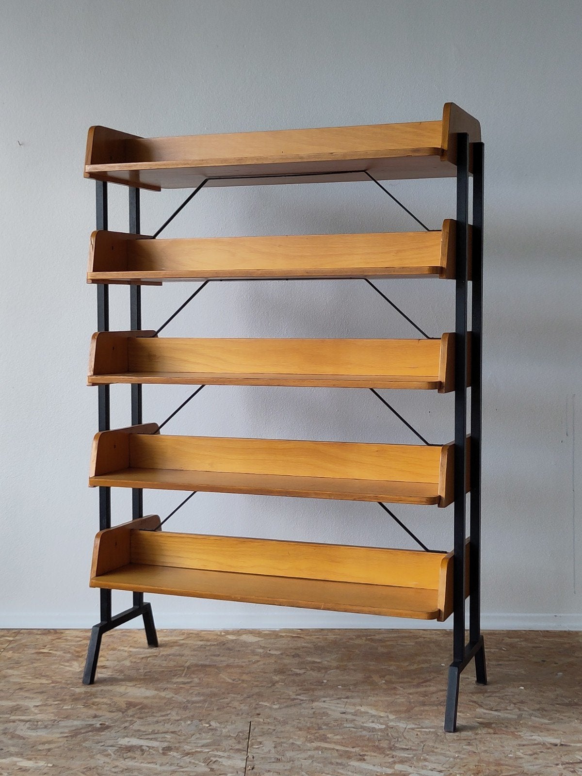 Vintage boekenkast houten bibliotheek kast roomdivider hout, Overige houtsoorten, Met plank(en), Gebruikt, 100 tot 150 cm