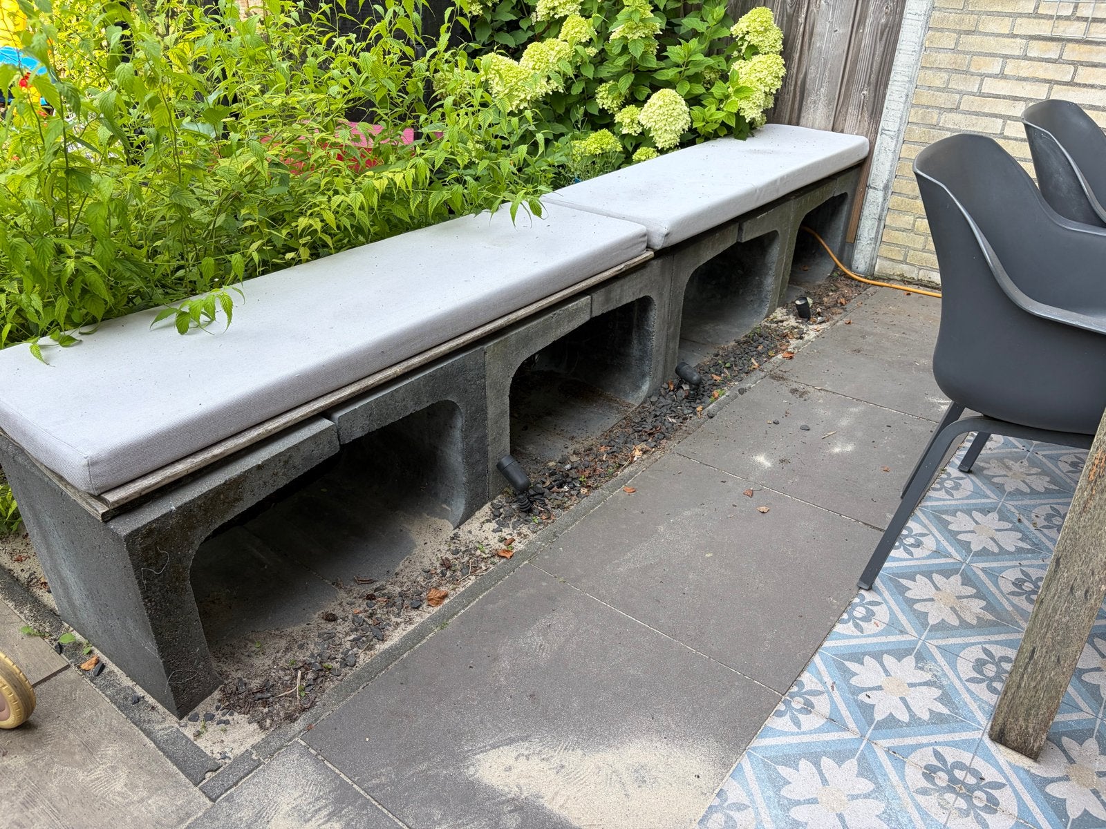 Betonnen tuinbank met kussens, Tuin en Terras, Tuinbanken, Ophalen, Gebruikt, Overige materialen