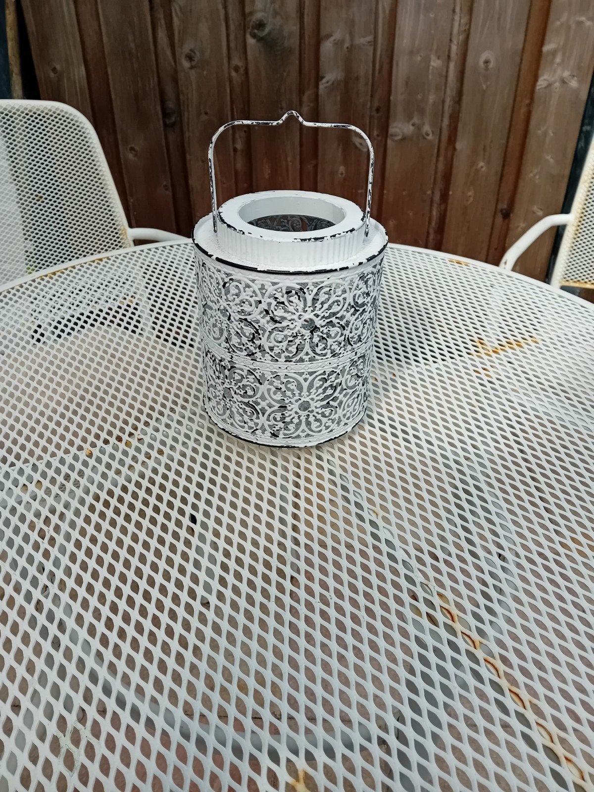 Brocante Windlicht - Wit Metaal met Sierlijk Patroon, Ophalen of Verzenden