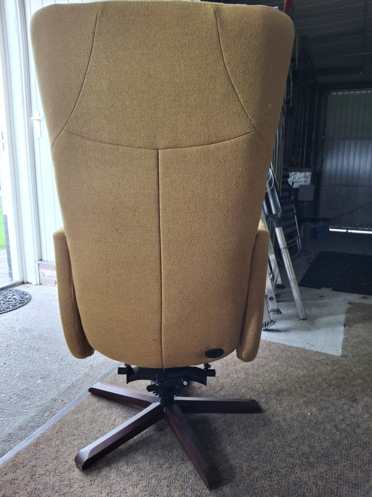 Prominent Relaxfauteuil - Elektrisch - Stof - Geel, Huis en Inrichting, Ophalen, Gebruikt, Overige kleuren, Modern, Comfort