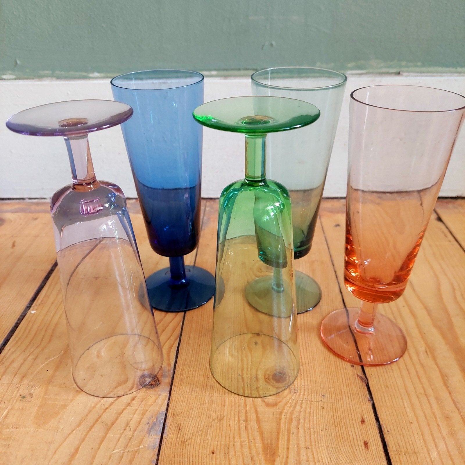 Set van 5 vintage champagneglazen / flûtes – gekleurd glas, Verzamelen, ., Overige typen, Ophalen of Verzenden, Zo goed als nieuw