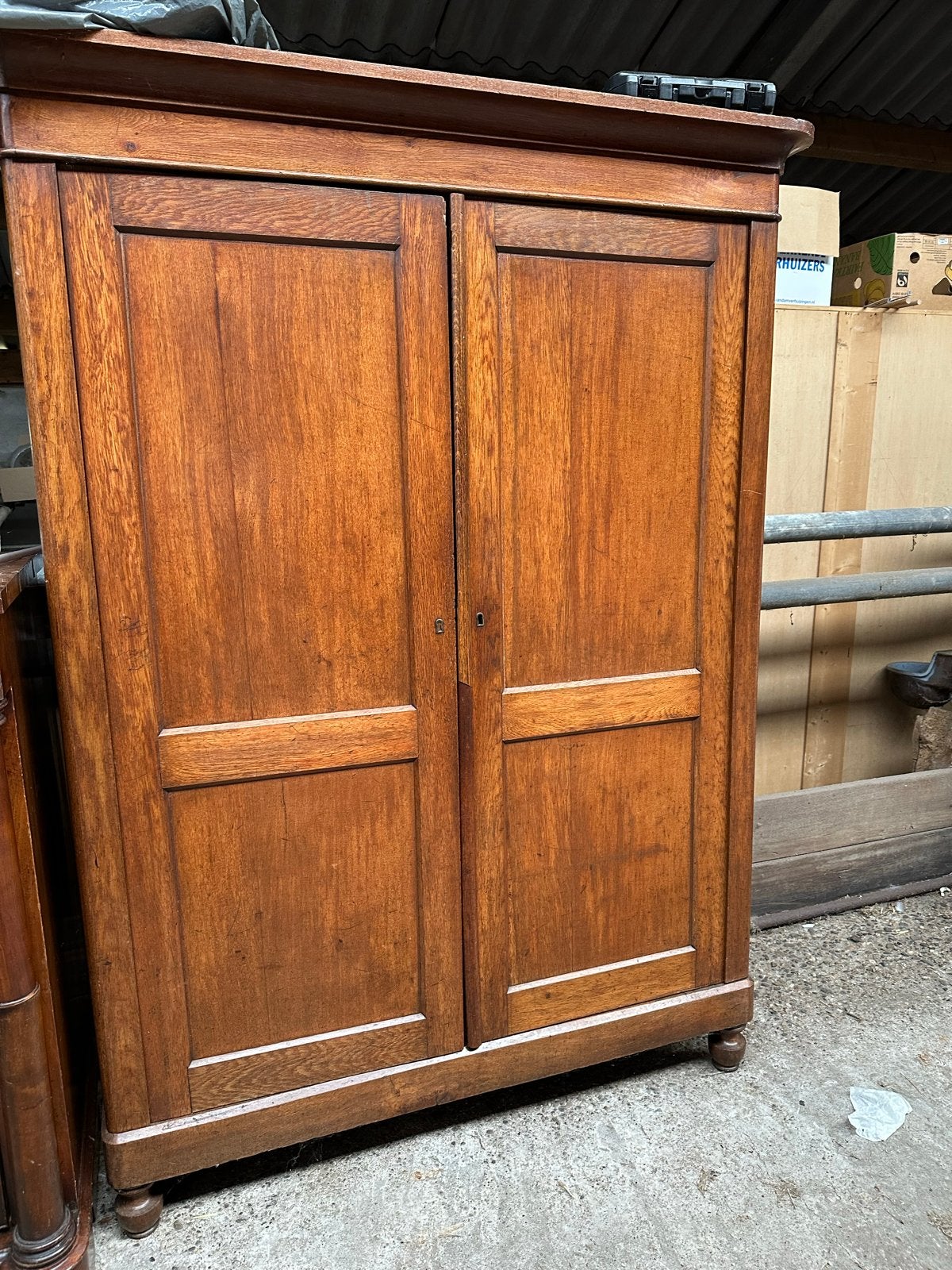 Houten Kast - Klassiek en Ruim/ opknapper 10 €, Ophalen, Gebruikt, 100 tot 150 cm, 150 tot 200 cm