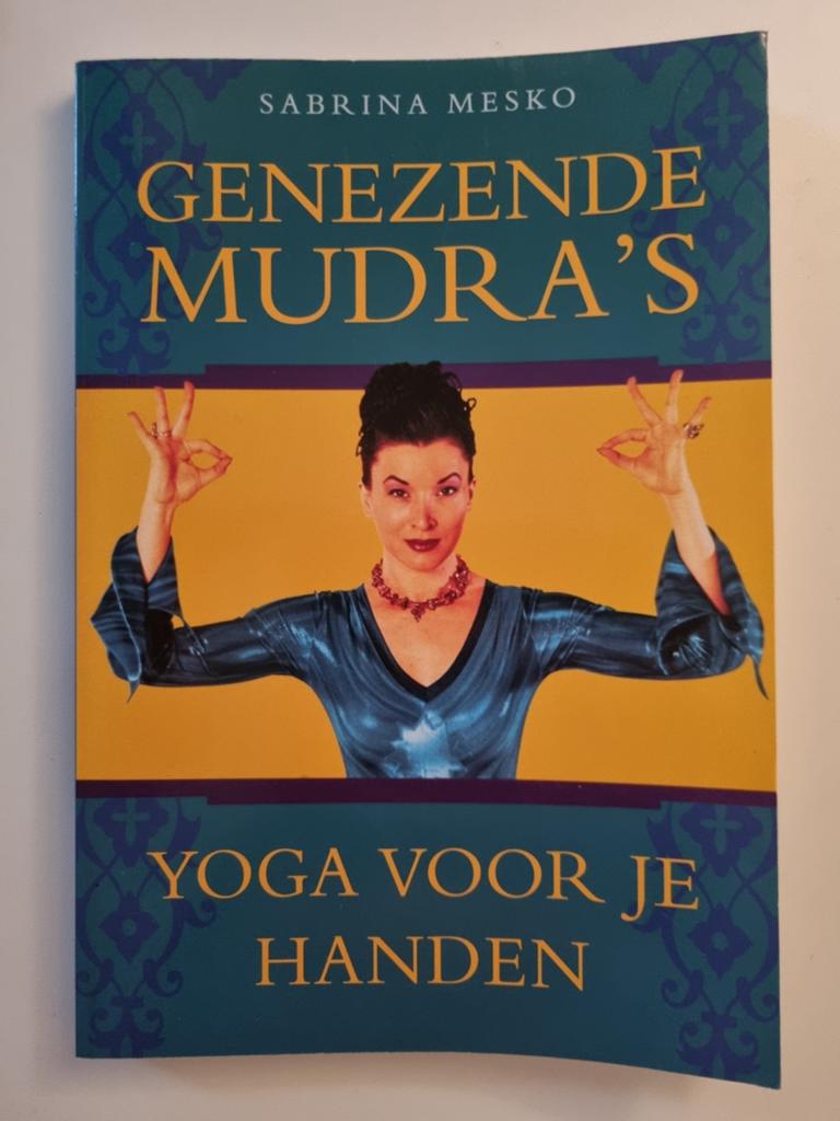 S. Mesko - Genezende mudra's, Boeken, Meditatie of Yoga, Ophalen of Verzenden, Zo goed als nieuw, Instructieboek