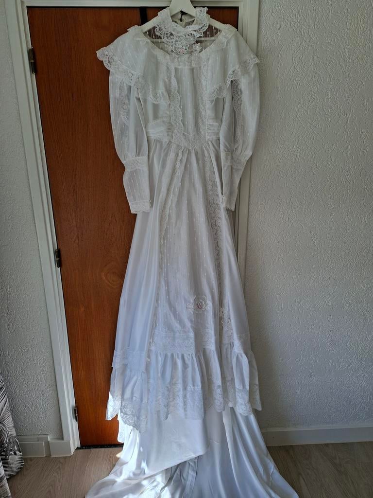 Vintage Trouwjurk met Kant en Rozen, Trouwjurk, Wit, Ophalen of Verzenden, Onbekend