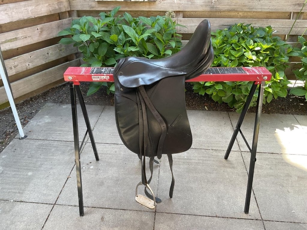 Paardenzadel (18 inch) en diverse paardendekens en dekjes, Ophalen, Gebruikt, Dressuur