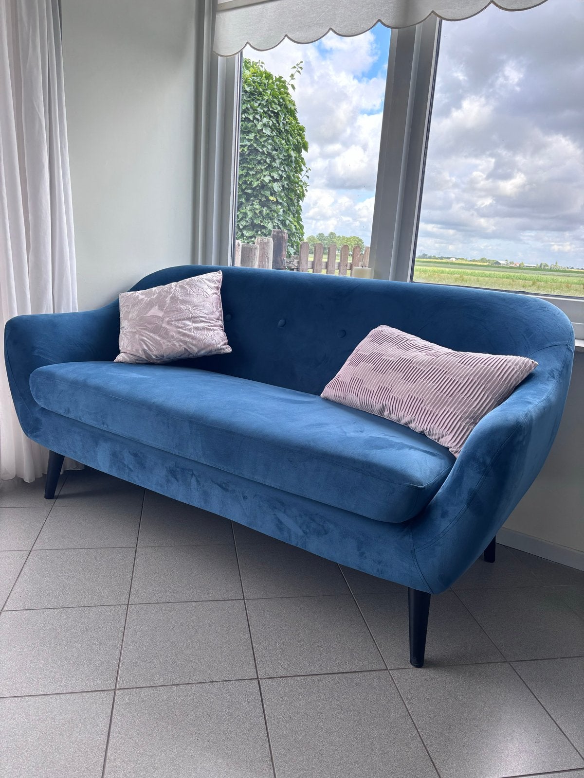 Stijlvolle blauwe fluwelen bank - Zo goed als nieuw, 150 tot 200 cm, Driepersoons, 75 tot 100 cm, Ophalen of Verzenden
