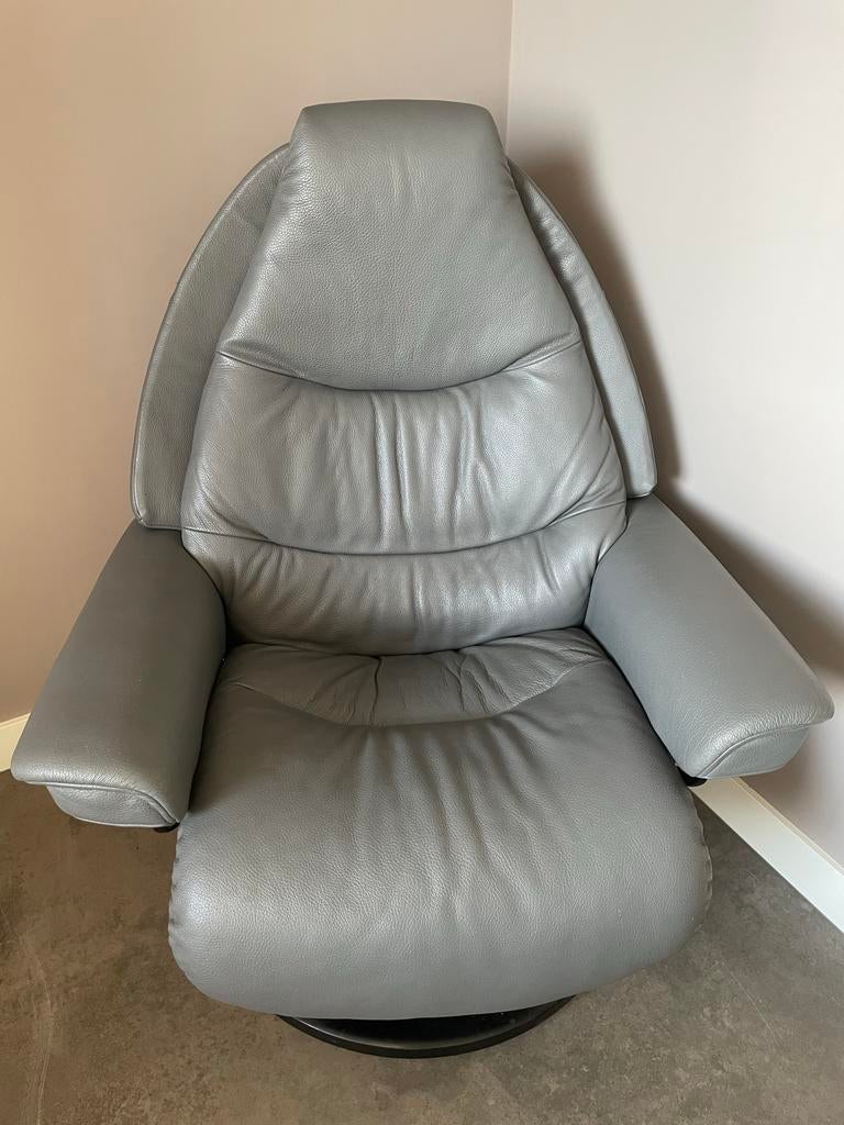 Stressless relaxfauteuil grijs leer, Huis en Inrichting, Fauteuils, Zo goed als nieuw, Leer, 75 tot 100 cm, Minder dan 75 cm, Ophalen