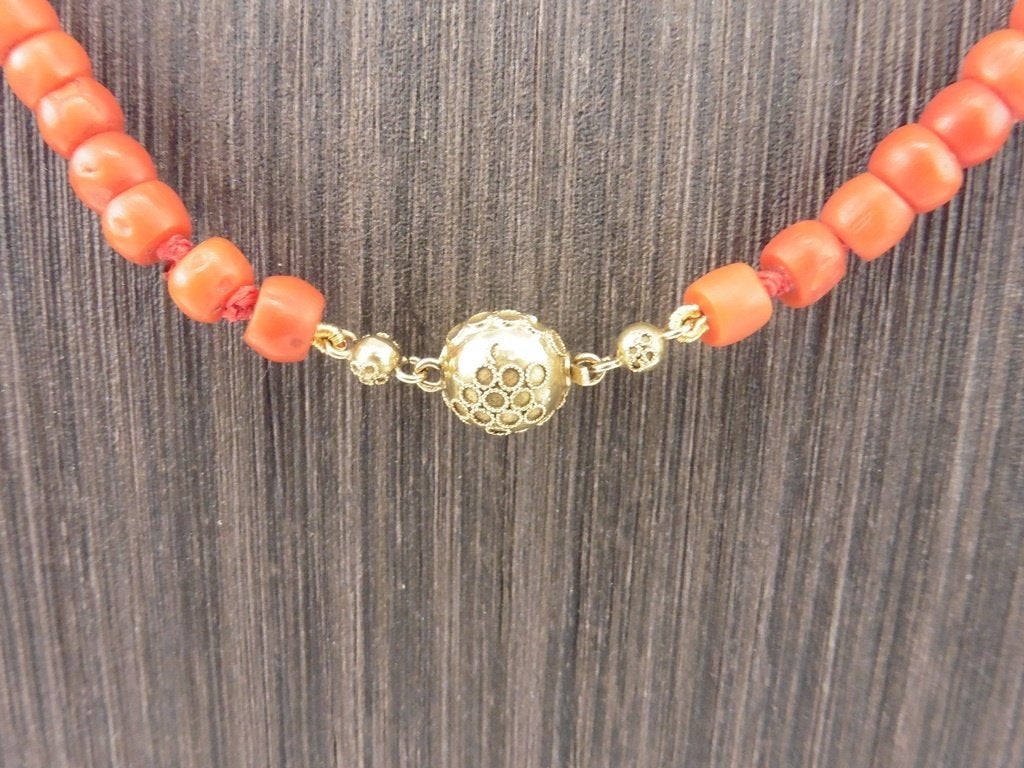Bloedkoralen collier gouden slot                         D45, Ophalen of Verzenden