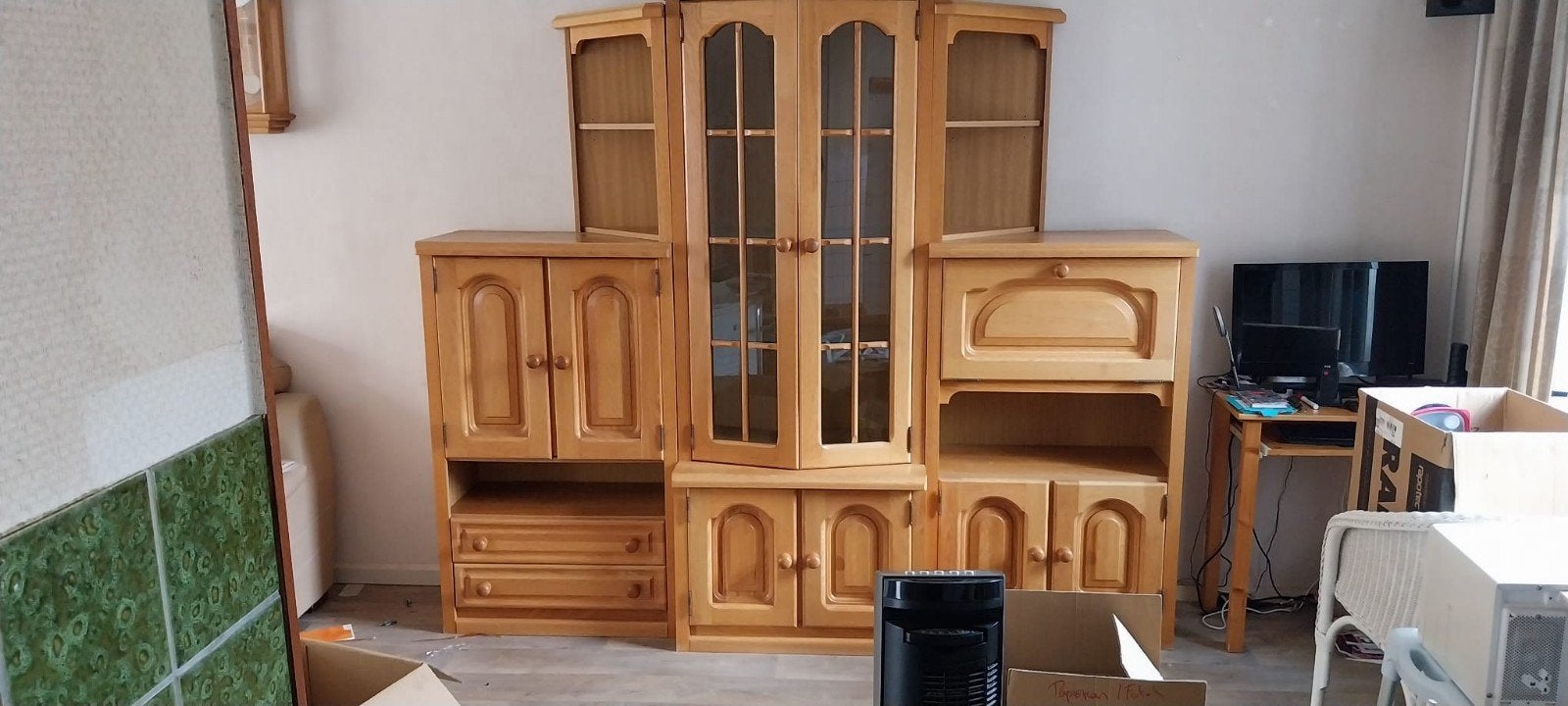 Houten wandmeubel met vitrinekast en opbergruimte, Huis en Inrichting, Ophalen