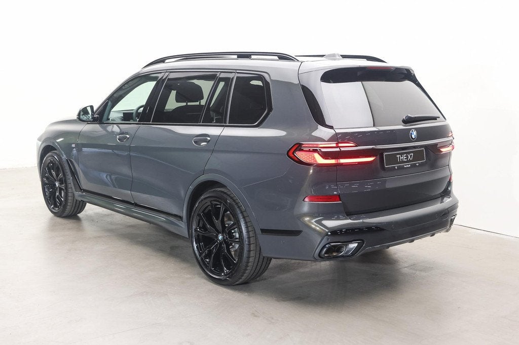 BMW X7 xDrive40i M Sport Automaat / Panoramadak Sky Lounge /, Auto's, BMW, Automaat, Zwart, 7 stoelen, 2998 cc
