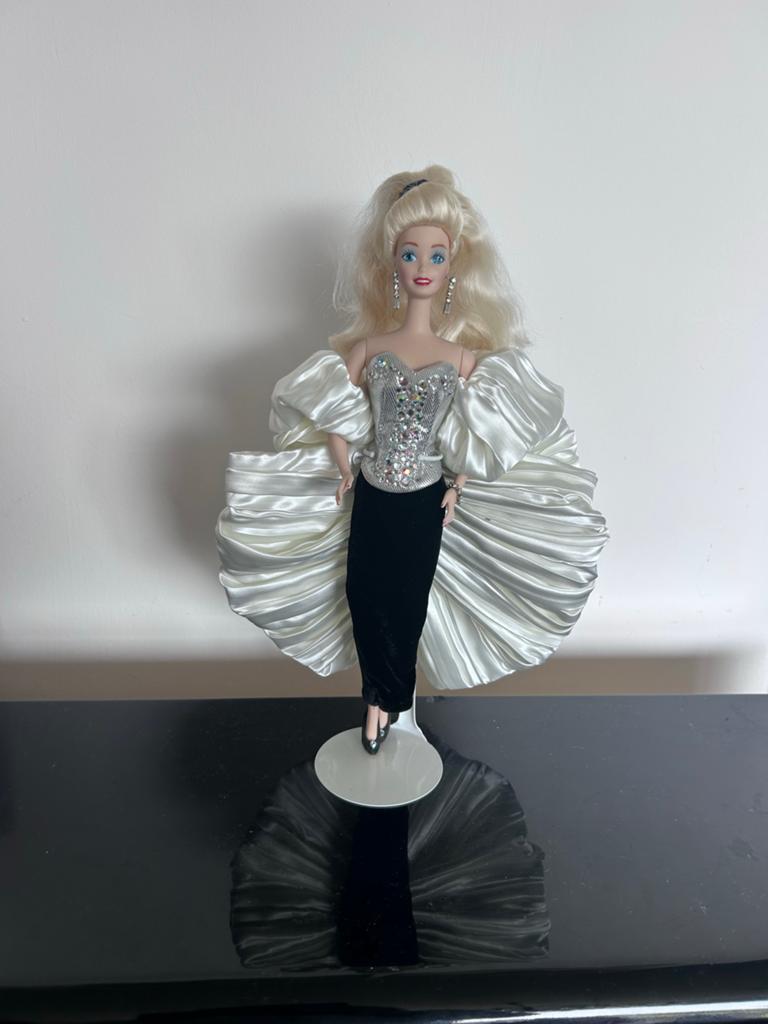 Vintage Barbie pop in elegante avondjurk, Ophalen of Verzenden, Zo goed als nieuw, Barbie