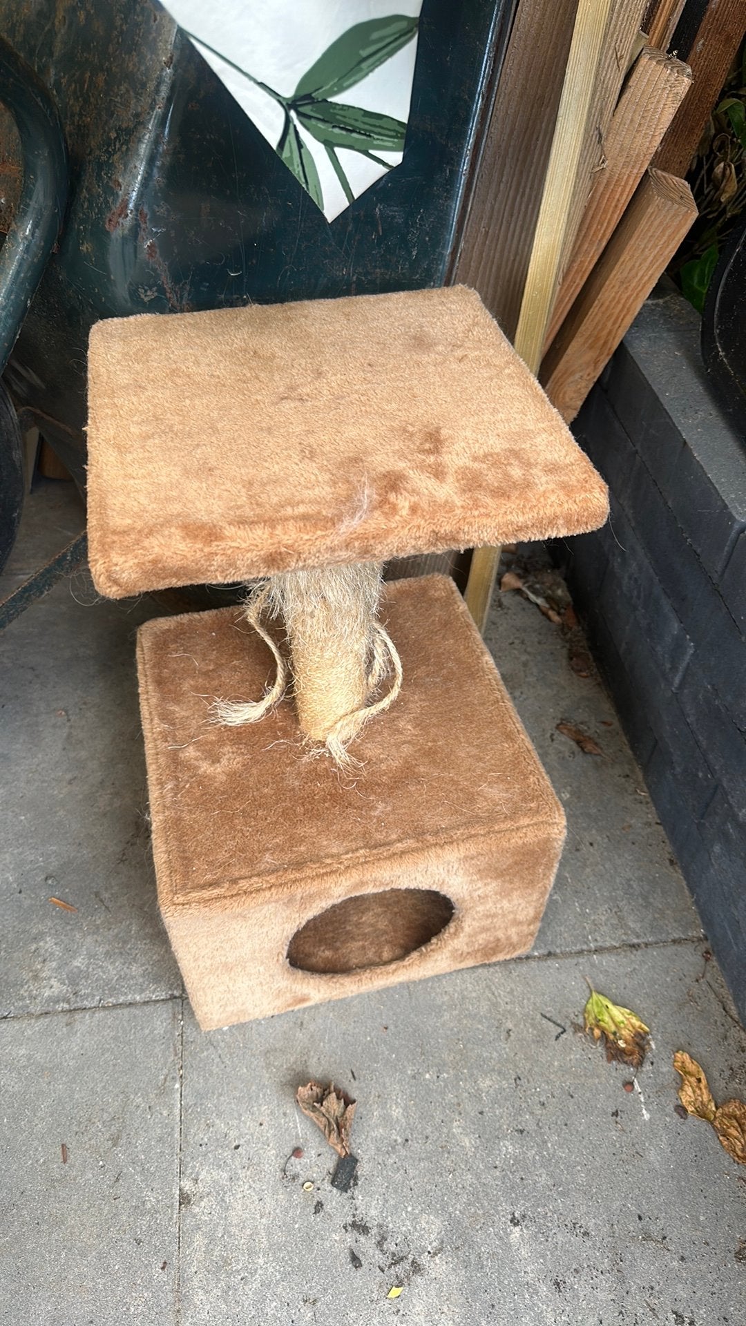 Gratis katten krabpaal, Dieren en Toebehoren, Ophalen, Zo goed als nieuw, Krabpaal