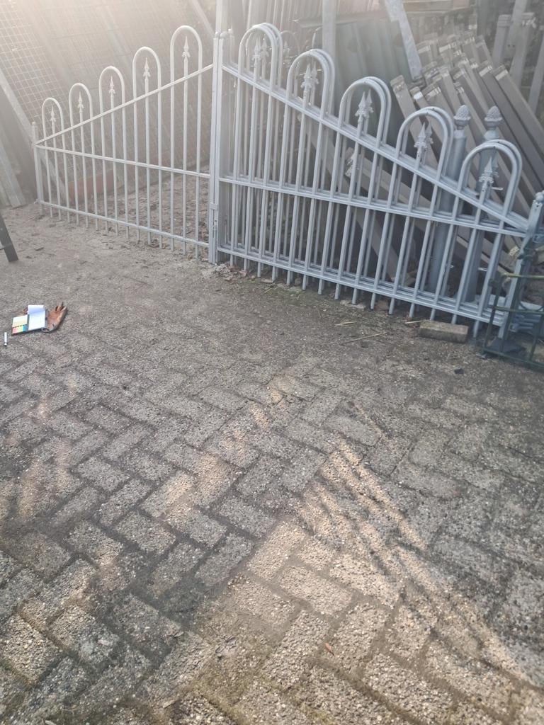 Dubbele sierpoort, Ophalen, IJzer