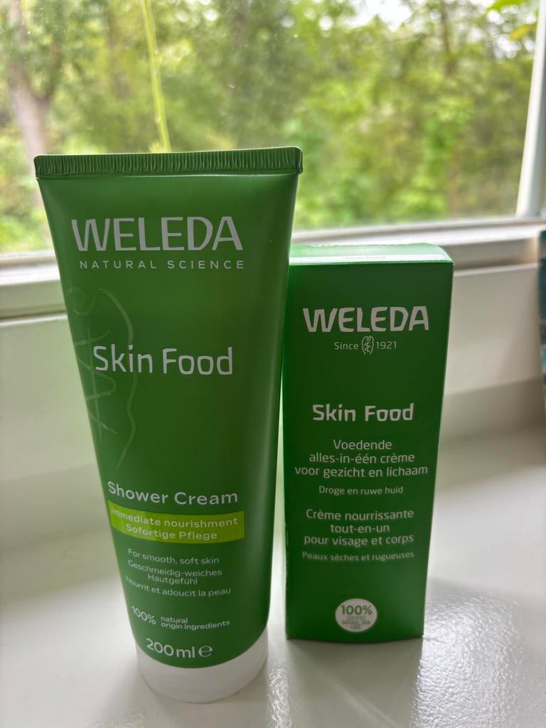 Nieuwe Weleda Skin Food Crème & Verzorgende Shower Cream Set, Ophalen of Verzenden, Nieuw, Gehele gezicht, Verzorging