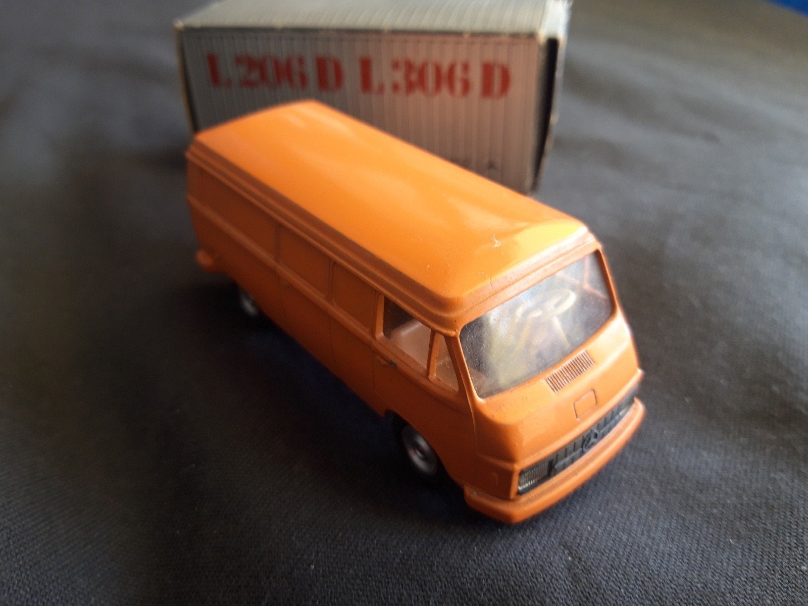 Mercedes-Benz L206 - L306 bestelwagen oranje 1:50 Cursor, Ophalen of Verzenden, Zo goed als nieuw, Bus of Vrachtwagen, Conrad