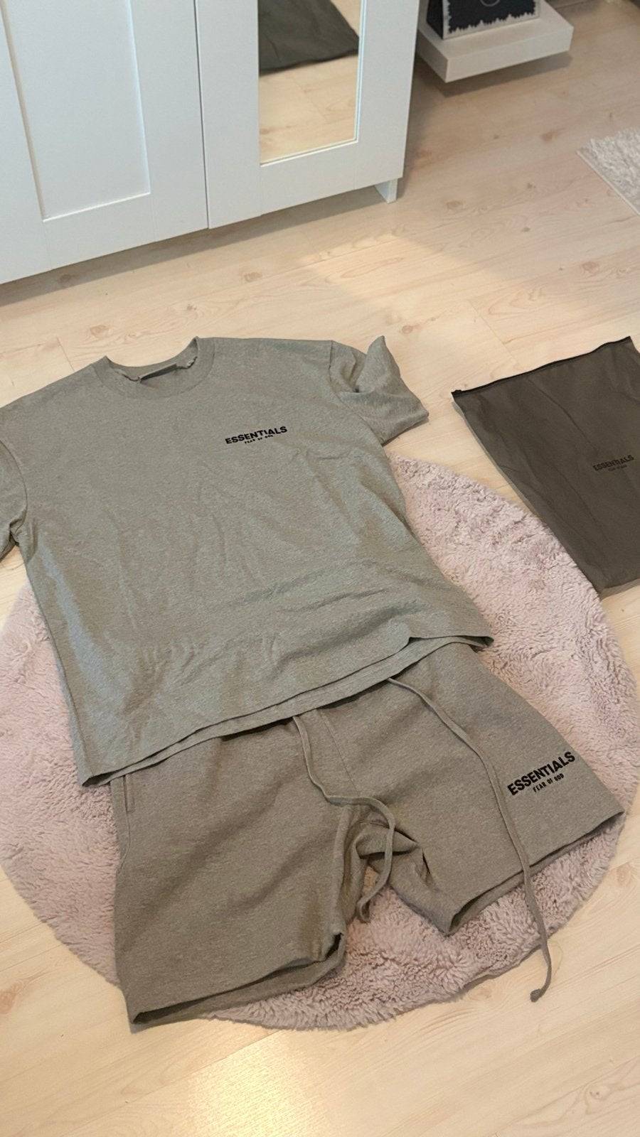 Essentials Fear of God T-shirt en korte broek set, Ophalen of Verzenden, Zo goed als nieuw
