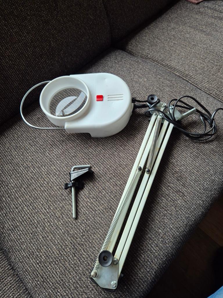 Loeplamp met verlichting en tafelbevestiging, Ophalen of Verzenden, Gebruikt, Loeplamp