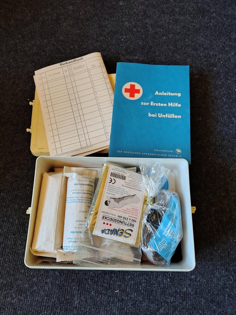 Originele DDR verbandtrommel, Verzamelen, Ophalen of Verzenden, Persoonlijke verzorging