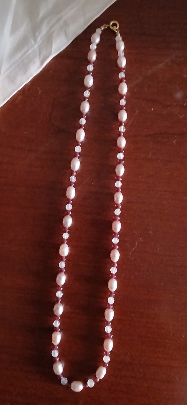Elegante ketting met parels en rode/witte stenen, Sieraden, Tassen en Uiterlijk, Kettingen, Zo goed als nieuw, Overige materialen