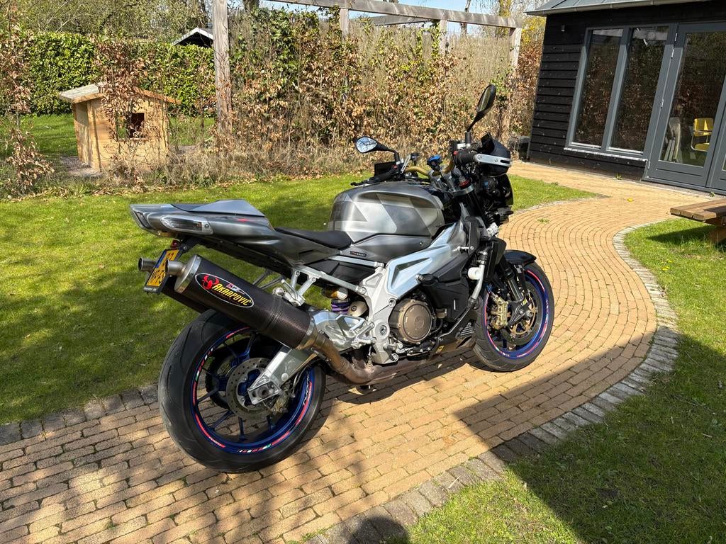 Aprilia Tuono 1000R – onderhouden, seizoensklaar, Akrapovic, Motoren, Motoren | Aprilia, Sportuitlaat, Gebruikt, Particulier, Handgeschakeld