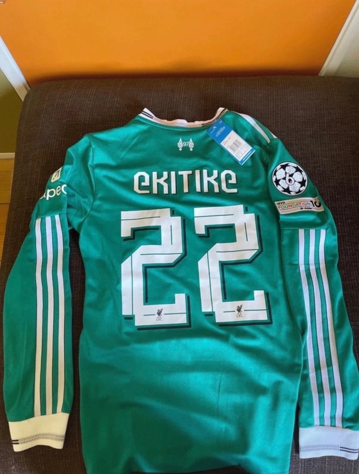 Adidas Liverpool FC Voetbalshirt Ekitike 22 Maat M, Maat 38/40 (M), Verzenden, Overige typen, Nieuw