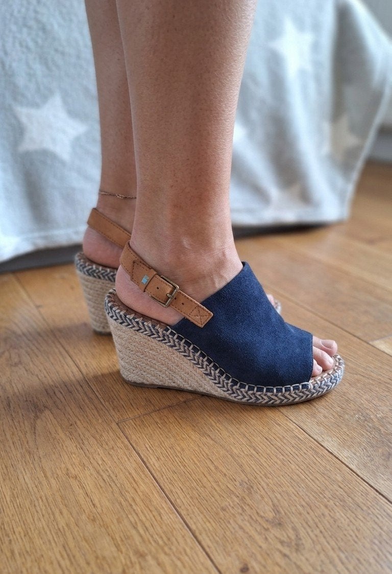 Toms donkerblauwe suède sandalen maat 38, Blauw, Zo goed als nieuw, Toms, Sandalen of Muiltjes