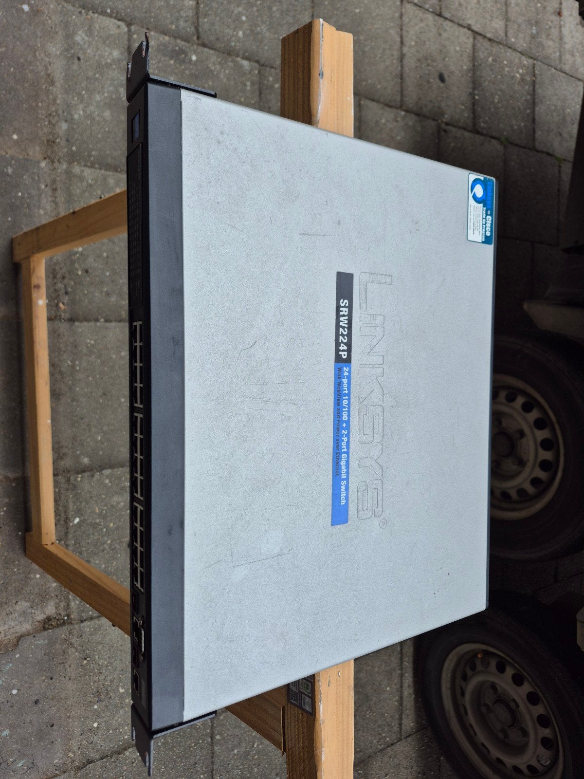 Linksys SRW224P 24-poorts 10/100 + 2-poorts Gigabit Switch, Computers en Software, Netwerk switches, Ophalen, Gebruikt