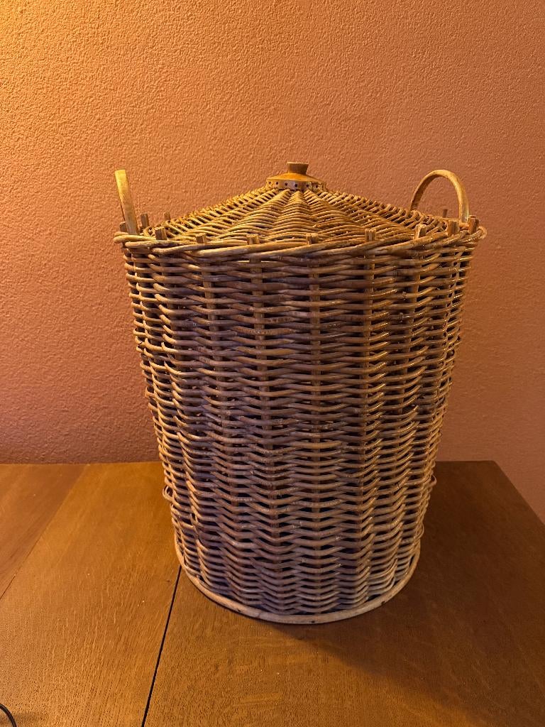 Vintage Rieten Mand met Deksel – Sfeervol & Functioneel!, Ophalen, Gebruikt
