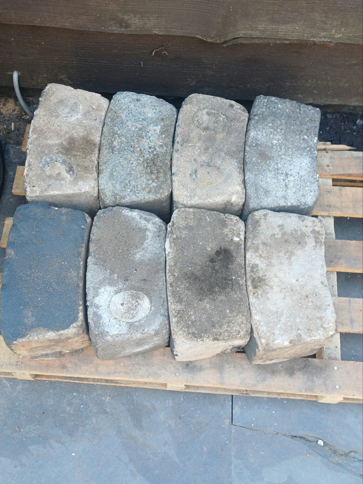 Gebruikte betonnen klinkers/stapelblokken (curved), Tuin en Terras, Ophalen, Gebruikt, Klinkers, Minder dan 5 m²