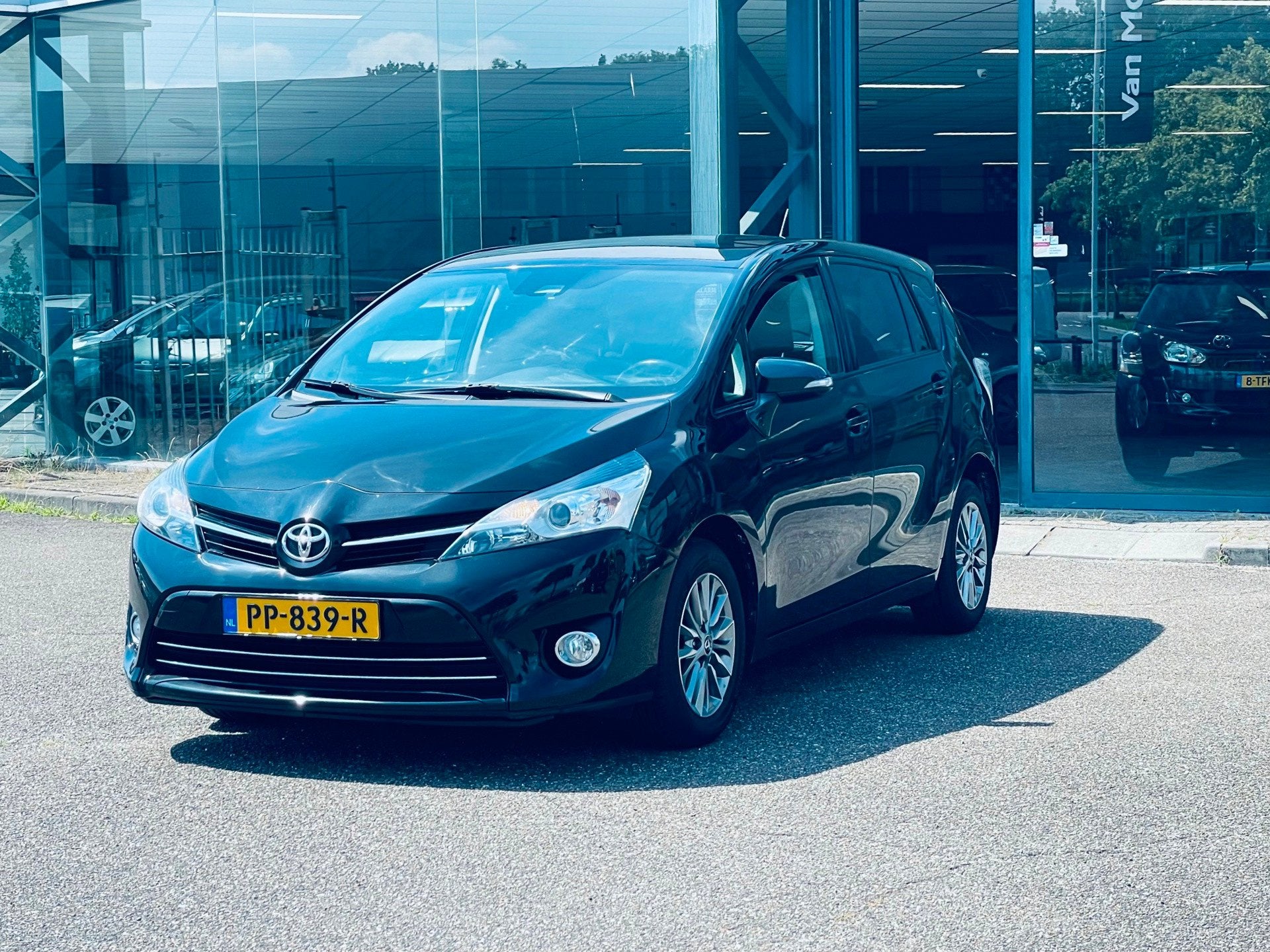 Toyota Verso 1.8 VVT-i Aspiration|7Persoon|Automaat|Cruise c, Auto's, Gebruikt, 4 cilinders, 7 stoelen, Zwart