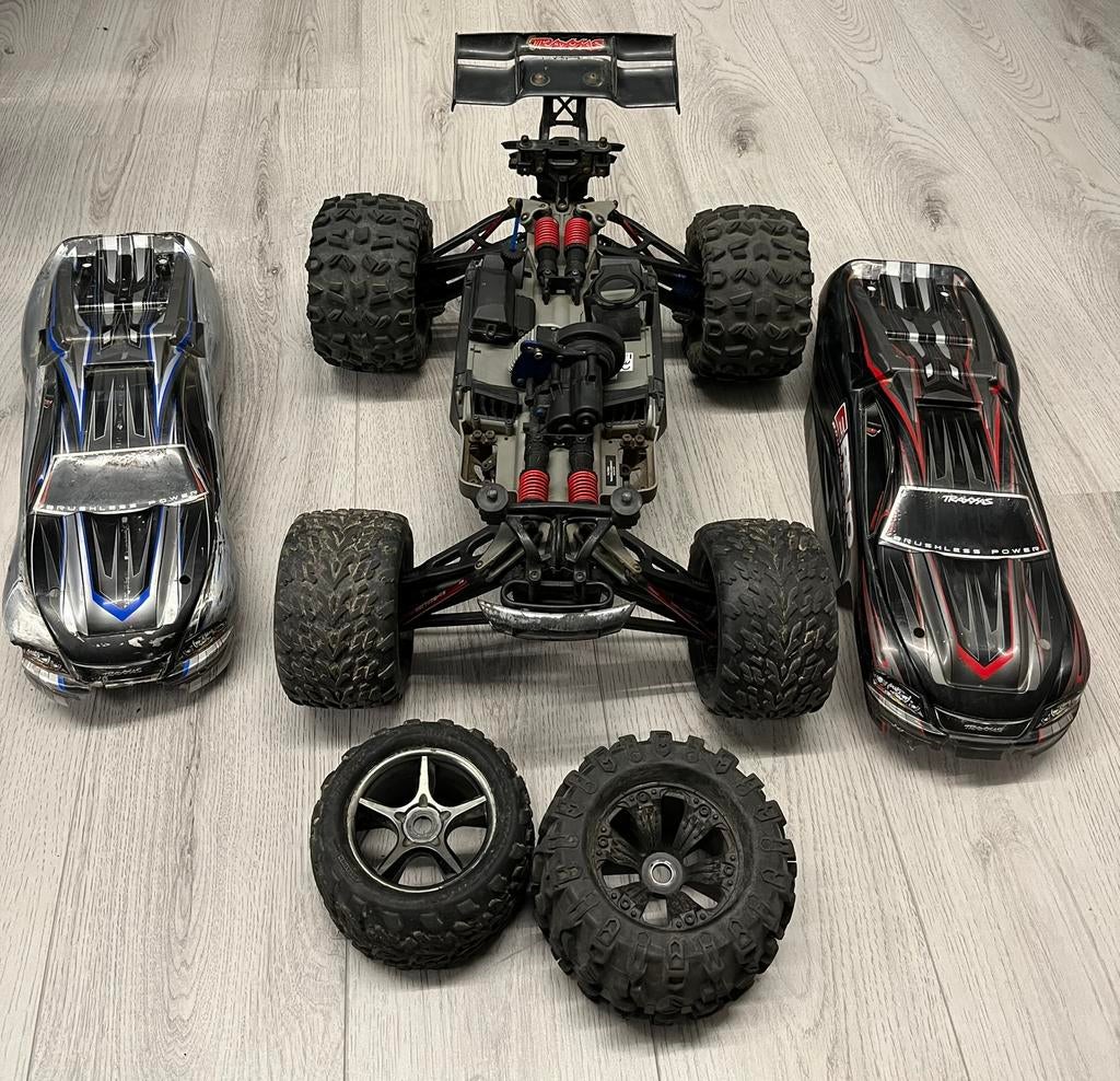 Traxxas E-Revo roller zonder electronica., Hobby en Vrije tijd, Ophalen of Verzenden, Zo goed als nieuw, Auto offroad