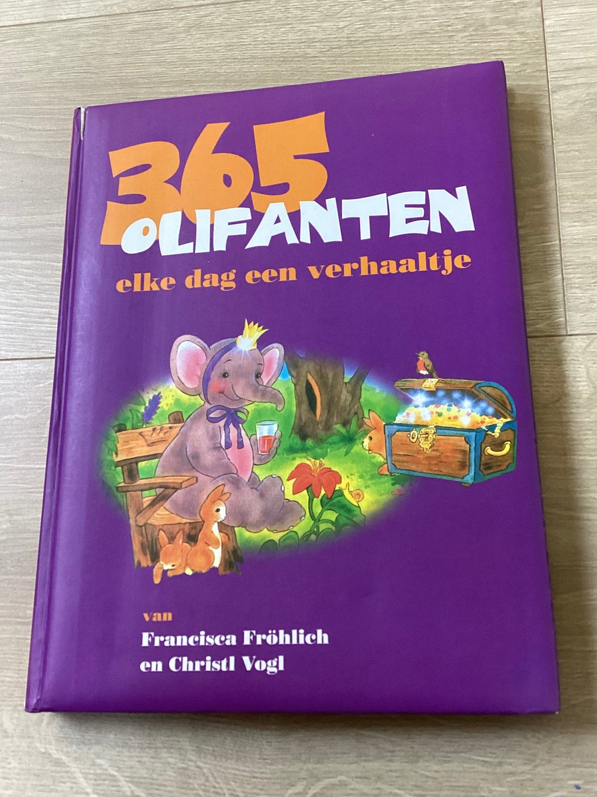 365 Olifanten boek, Boeken, Ophalen of Verzenden, Gelezen
